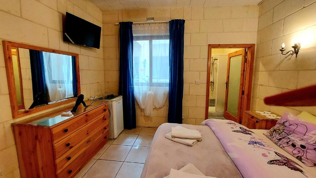 Happy&Healthy Gozo, House of Character, Self-check-in - Double Or Twin Room With Swimming Pool Access