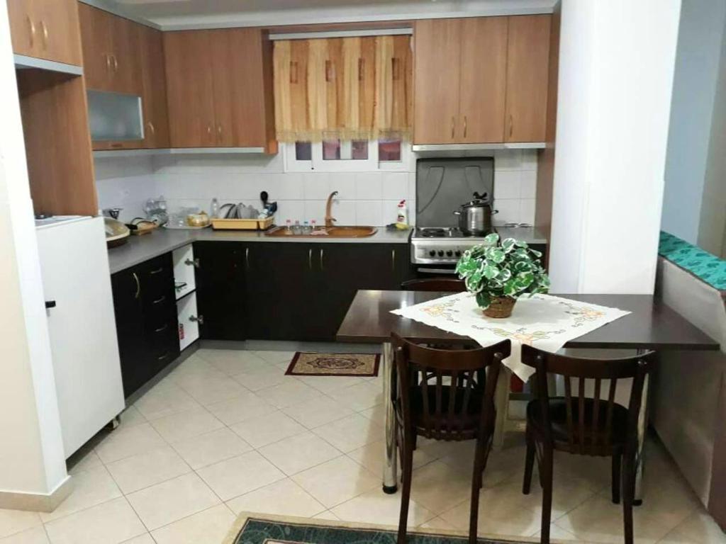 2 bedrooms appartement at Sarande 100 m away from the beach with balcony and wifi - Image 4