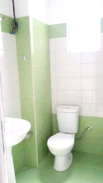 2 bedrooms appartement at Sarande 100 m away from the beach with balcony and wifi - Image 3