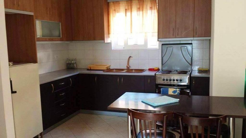2 bedrooms appartement at Sarande 100 m away from the beach with balcony and wifi - Image 8