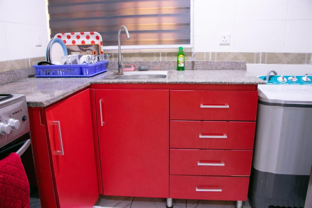Kuchyň nebo kuchyňský kout v ubytování Easyinn Shortlet Apartment