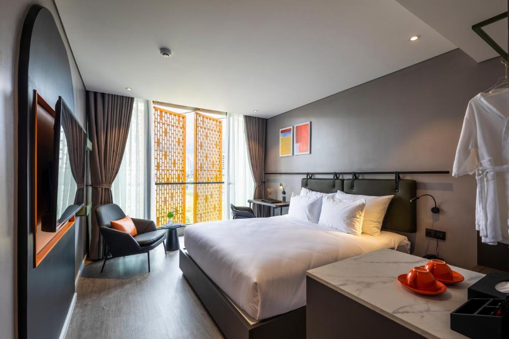 Phòng Deluxe Giường Đôi Có Ban Công