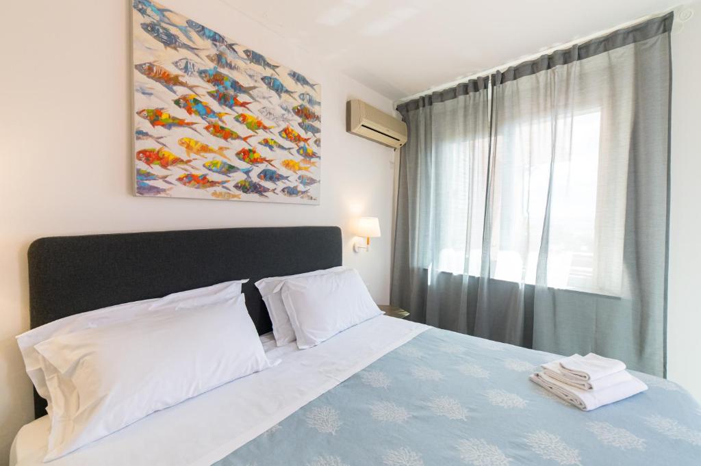 a bedroom with a large bed and a window at Hotel Villino Gallodoro in Taormina