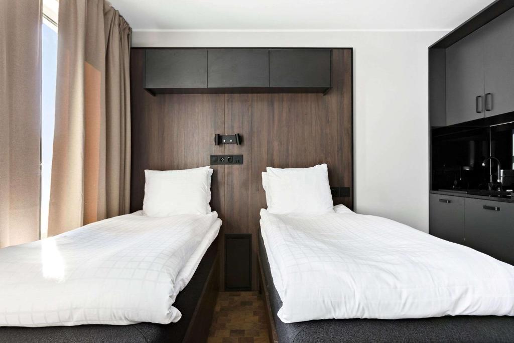 Postel nebo postele na pokoji v ubytování Sure Hotel Studio by Best Western Bromma