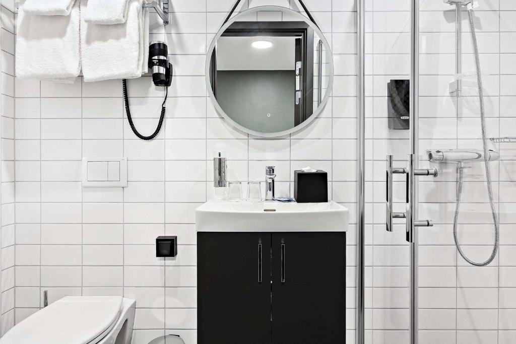 Koupelna v ubytování Sure Hotel Studio by Best Western Bromma