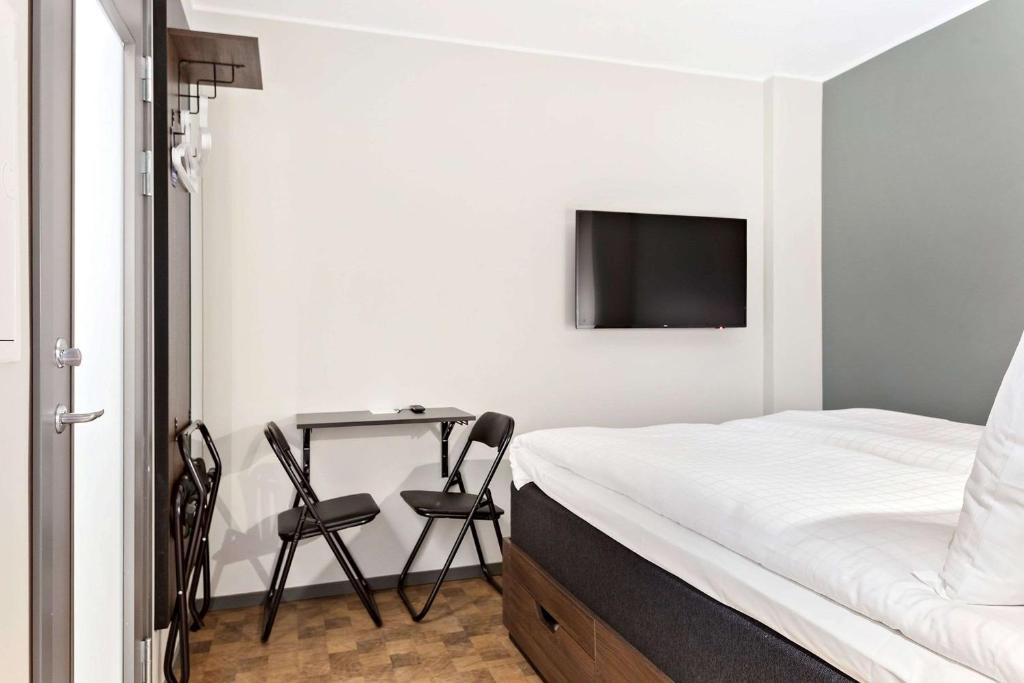 Postel nebo postele na pokoji v ubytování Sure Hotel Studio by Best Western Bromma