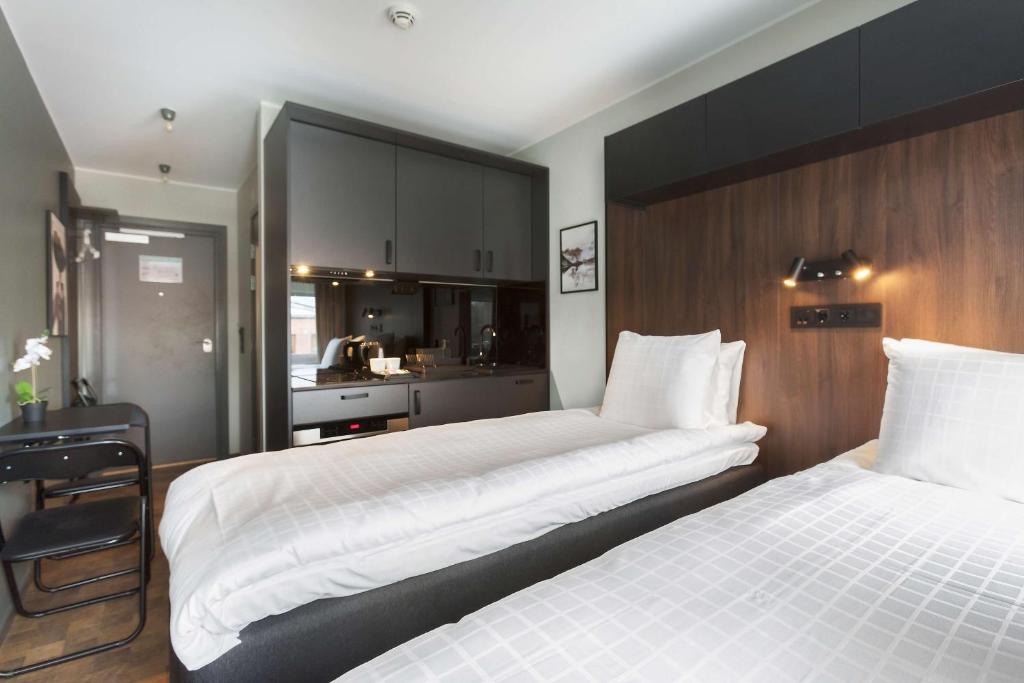 Postel nebo postele na pokoji v ubytování Sure Hotel Studio by Best Western Bromma