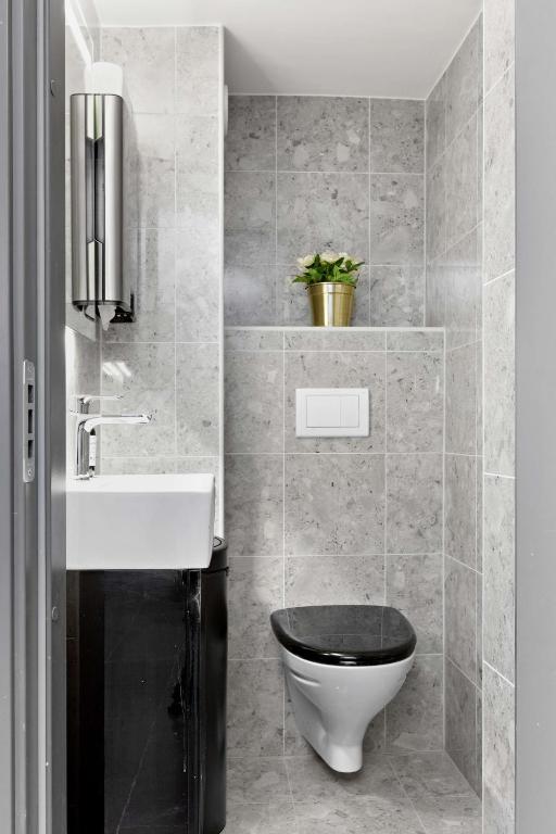 Koupelna v ubytování Sure Hotel Studio by Best Western Bromma
