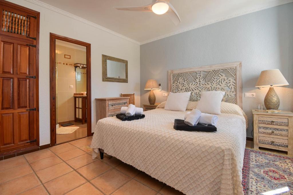 A bed or beds in a room at Las Macadas