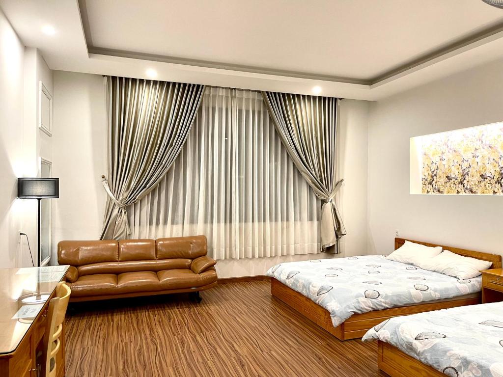 Postel nebo postele na pokoji v ubytování Tuan Long Da Lat Hostel