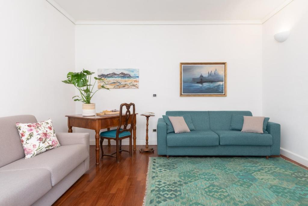 COLOMBINA HOME Venice with canal view