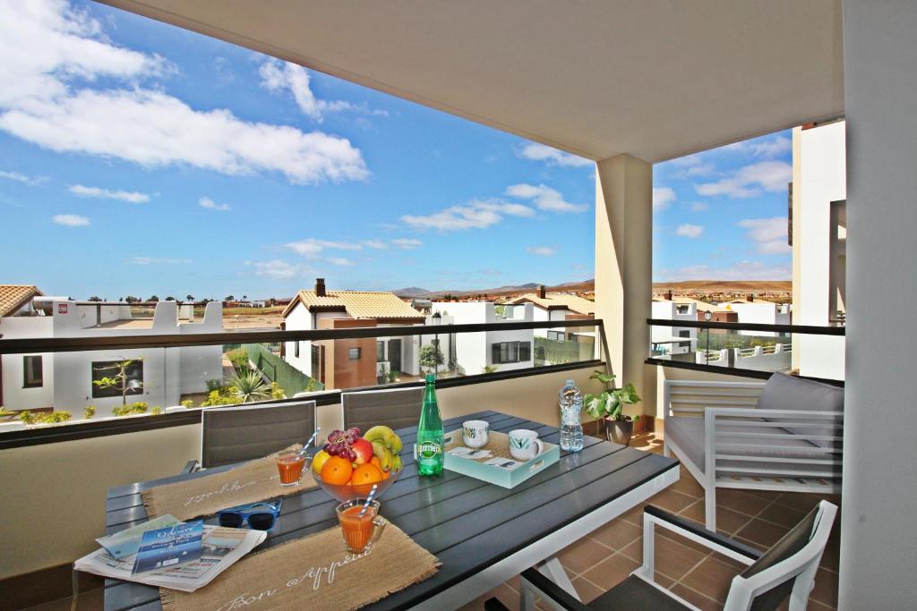 En balkon eller terrasse på Ap MAJORERO CALETA