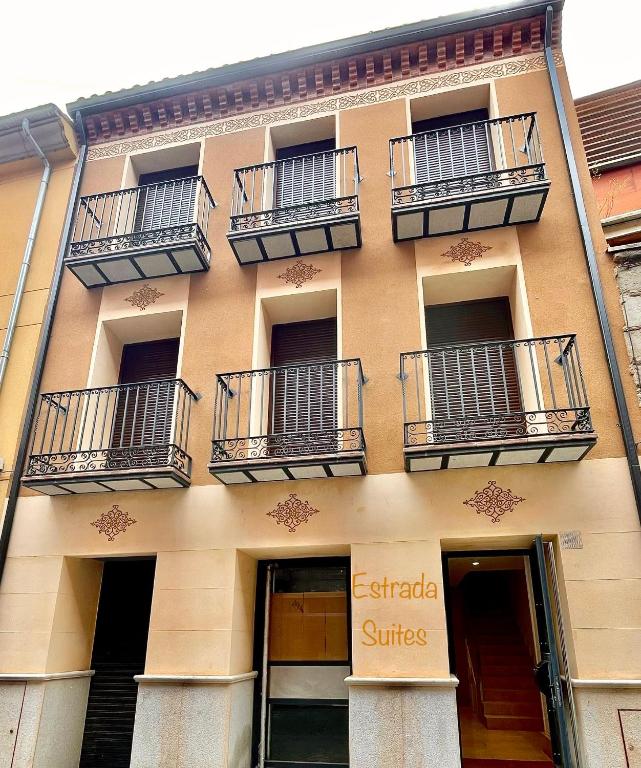 Estrada Suites - 14
