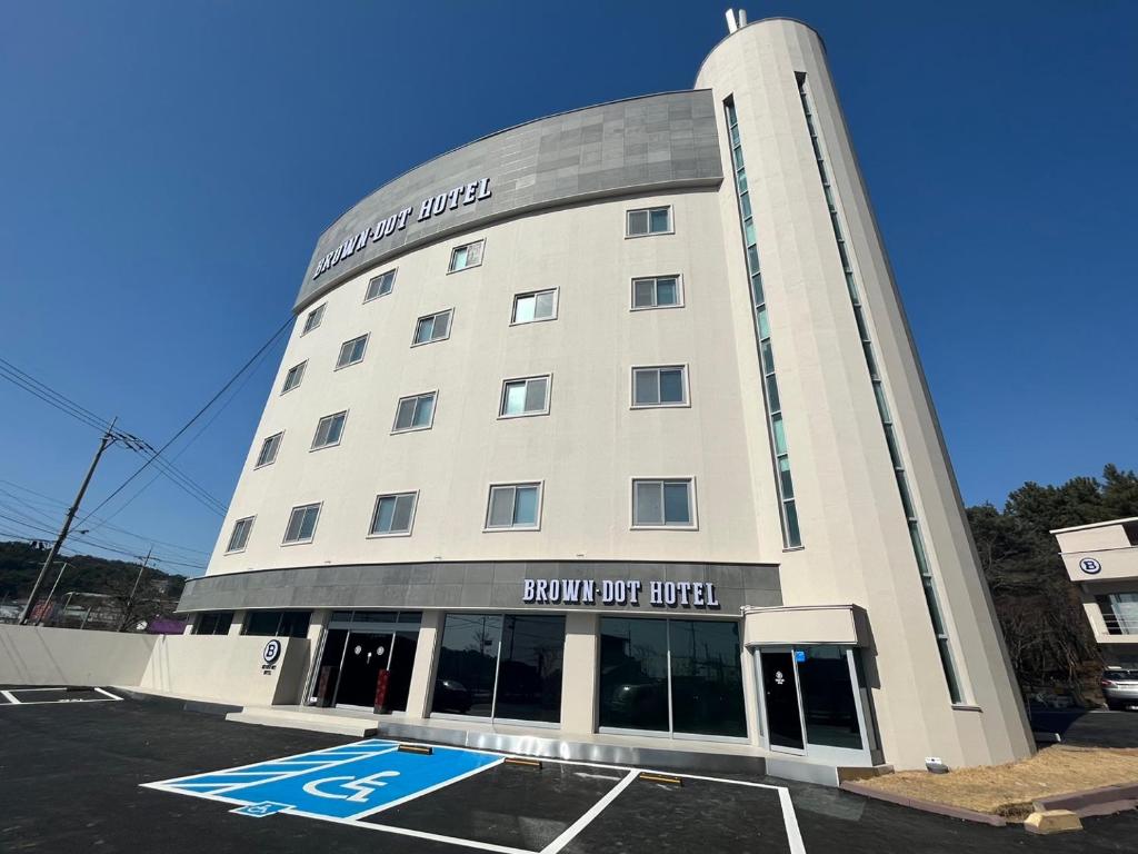 a hotel building with a sign in a parking lot at Brown Dot Hotel Eurwangri in Incheon