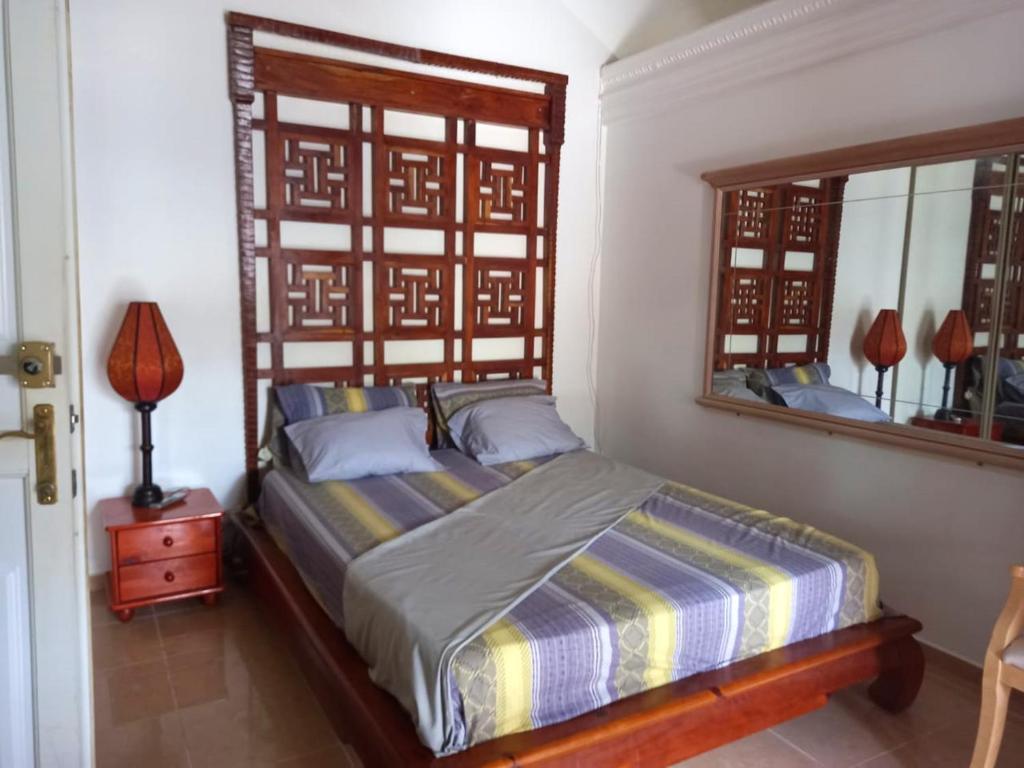 Ліжко або ліжка в номері Appartement d'une chambre avec jardin clos et wifi a Le Gosier a 3 km de la plage