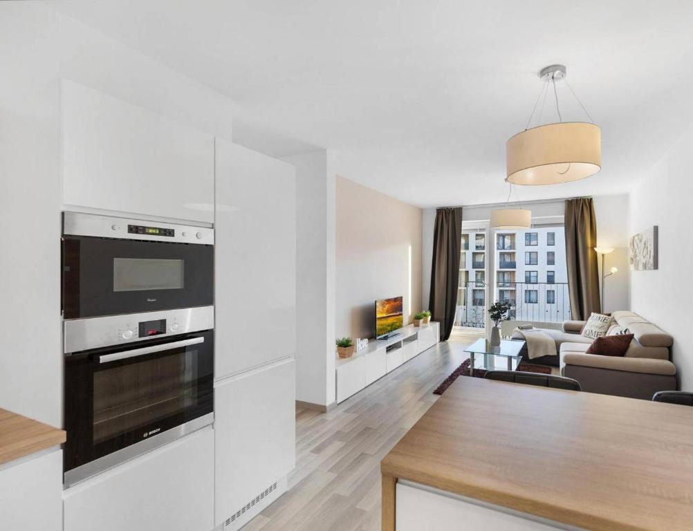 Köök või kööginurk majutusasutuses Sunflower - Modern large charming apartment with balcony