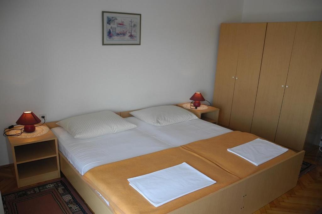 Apartment Bed 62
