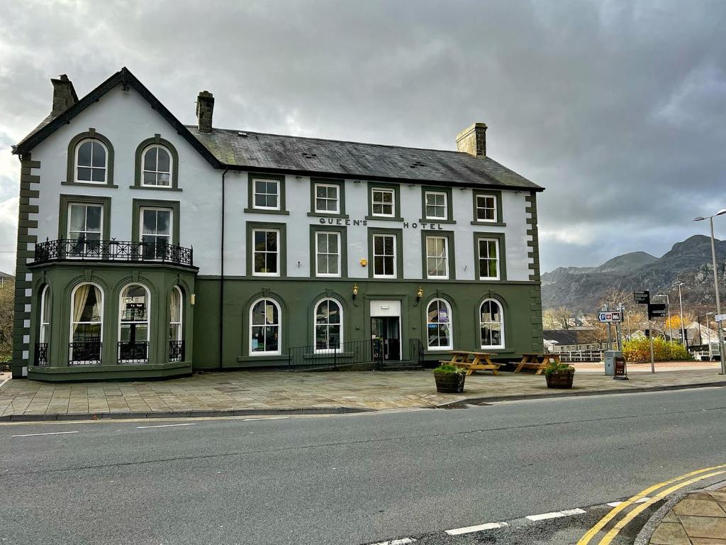 Queens Hotel, BlaenauFfestiniog Updated 2022 Prices