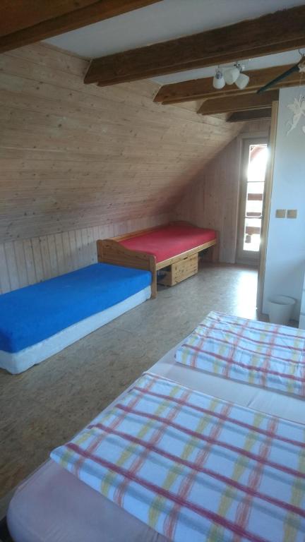 Postel nebo postele na pokoji v ubytování Chata s bazénem Bozkov