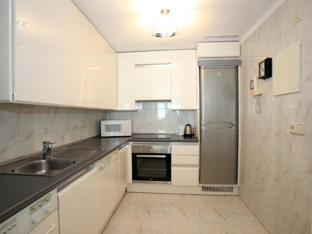 Kuchyňa alebo kuchynka v ubytovaní Apartamento Ondarreta