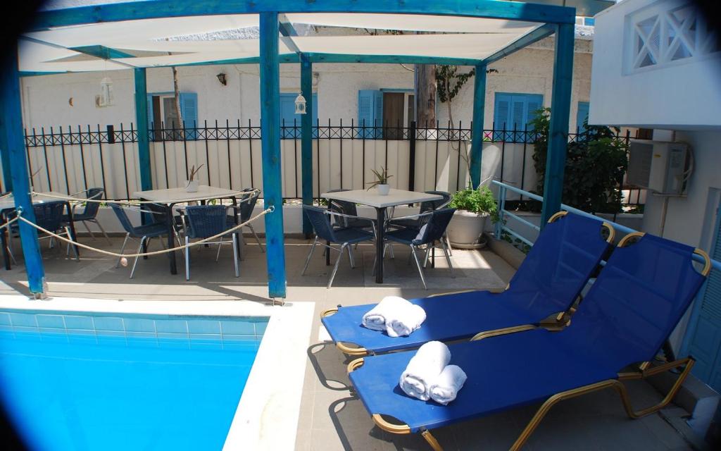 Bazén v ubytování Renia Hotel Agia Pelagia -Crete nebo v jeho okolí