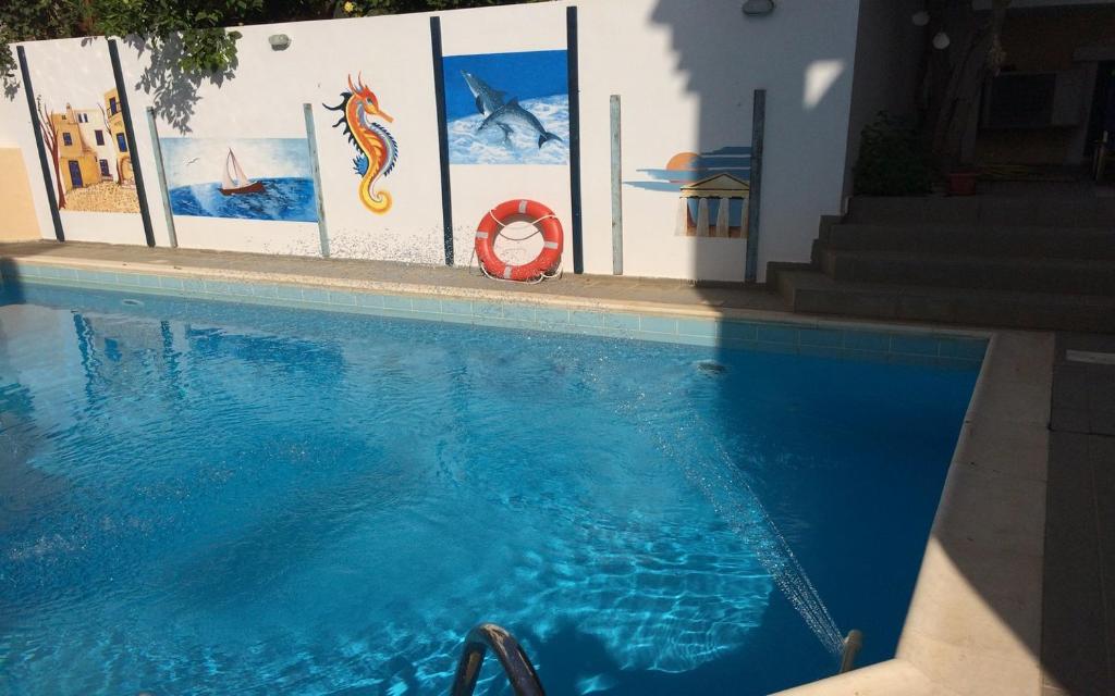 Bazén v ubytování Renia Hotel Agia Pelagia -Crete nebo v jeho okolí