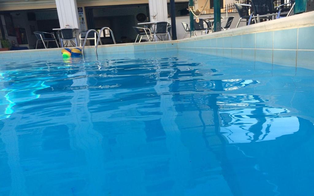 Bazén v ubytování Renia Hotel Agia Pelagia -Crete nebo v jeho okolí