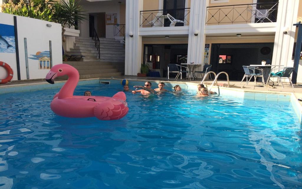 Bazén v ubytování Renia Hotel Agia Pelagia -Crete nebo v jeho okolí
