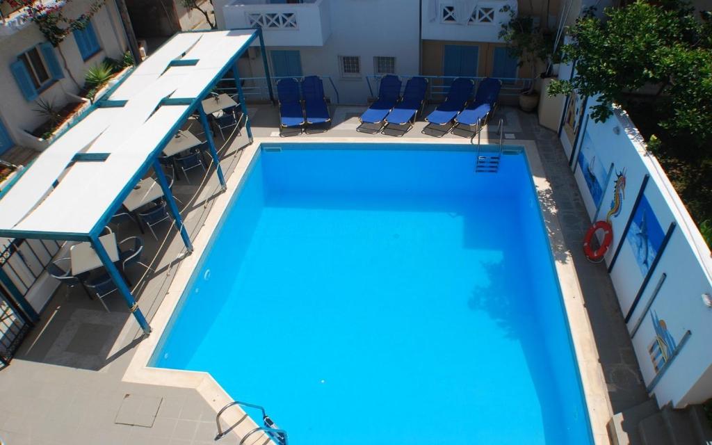 Bazén v ubytování Renia Hotel Agia Pelagia -Crete nebo v jeho okolí