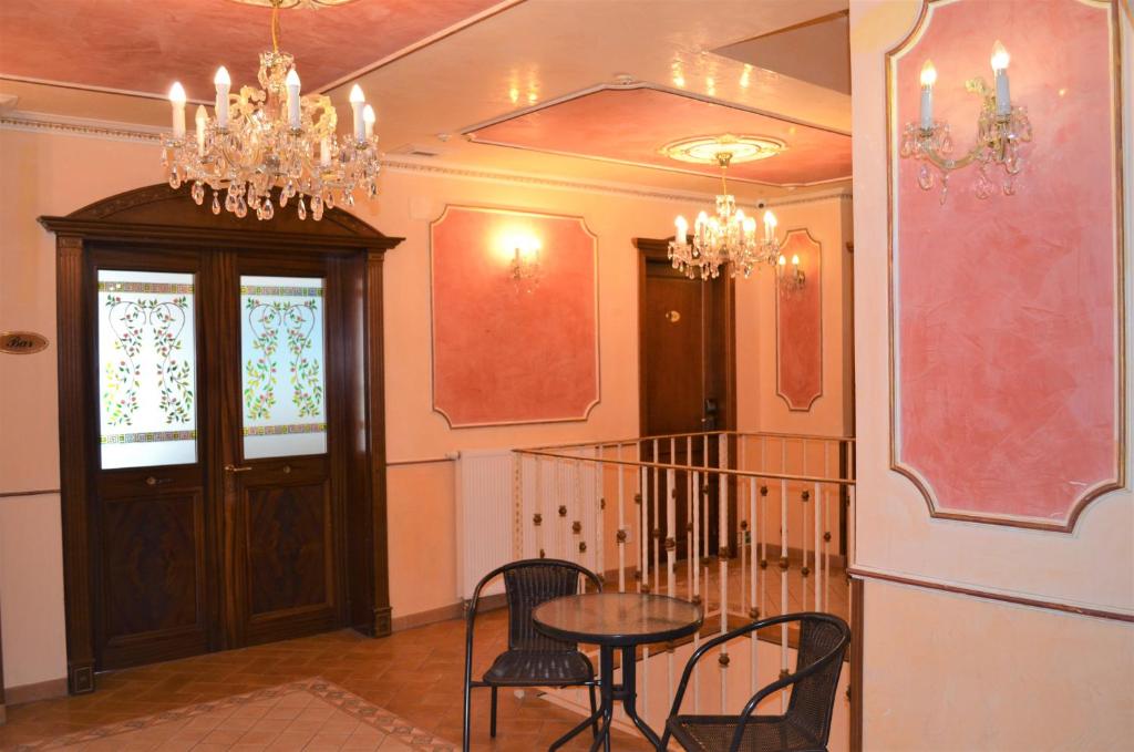 Hotel Renesance Krasna Kralovna - Resim 21