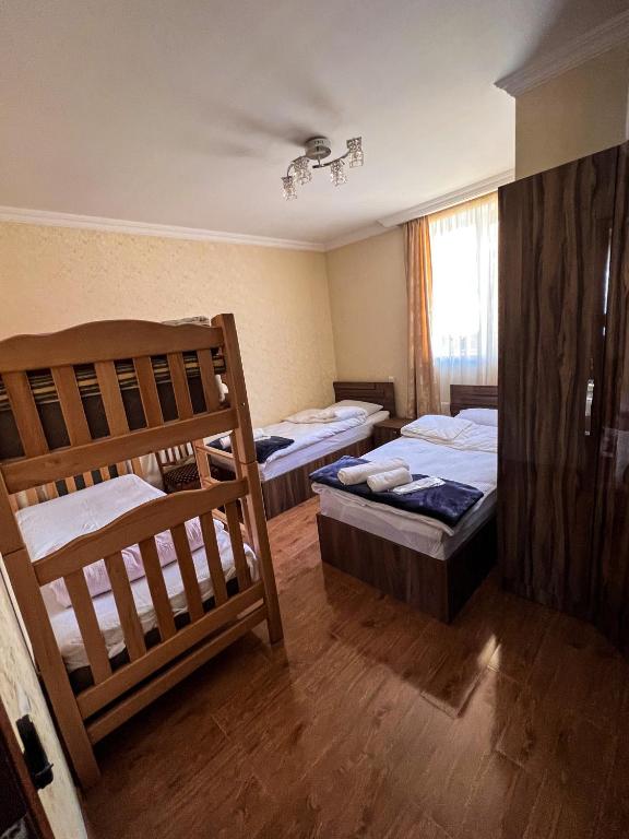 Postel nebo postele na pokoji v ubytování Giorgi's Guest House