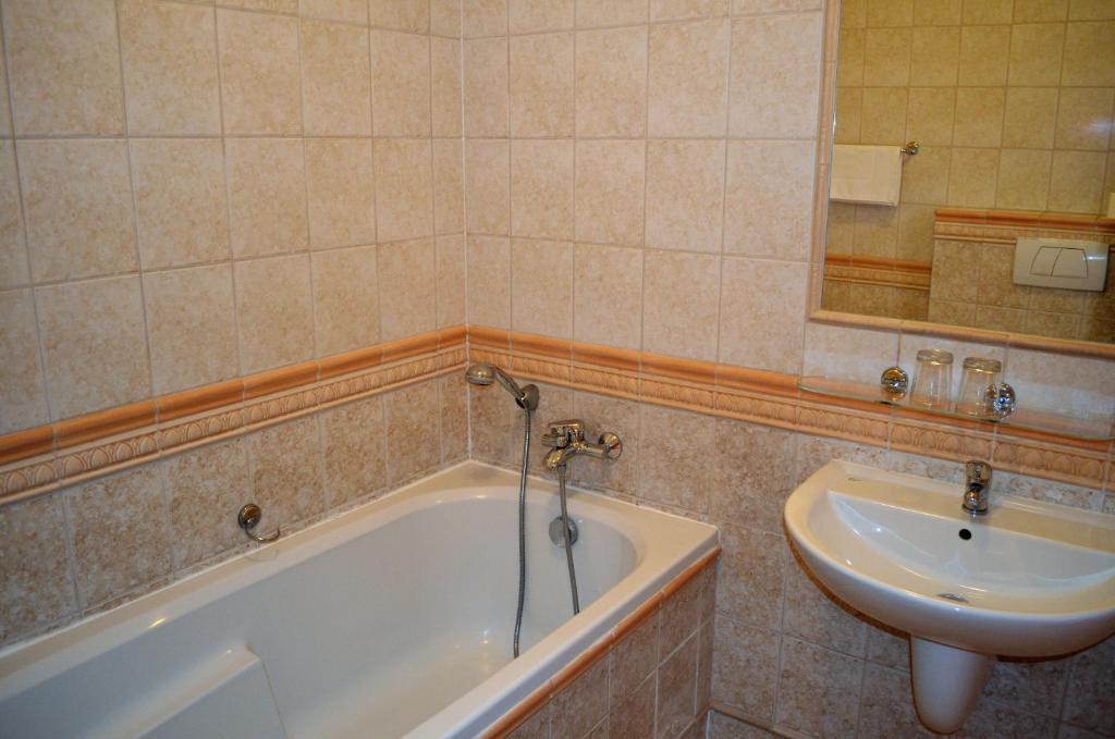 Hotel Renesance Krasna Kralovna - Resim 32