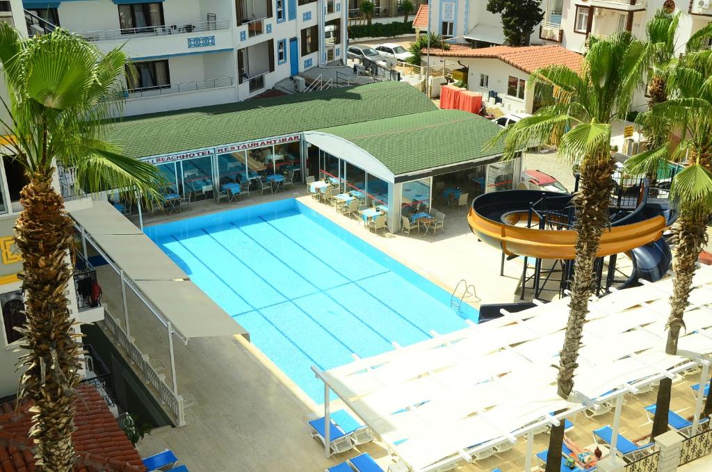 Bazén v ubytování Saygılı Beach Hotel nebo v jeho okolí