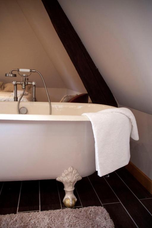 Chambres d'hôtes - Domaine Le Coq Enchanté - Chambre Familiale Avec Vue Sur Jardin