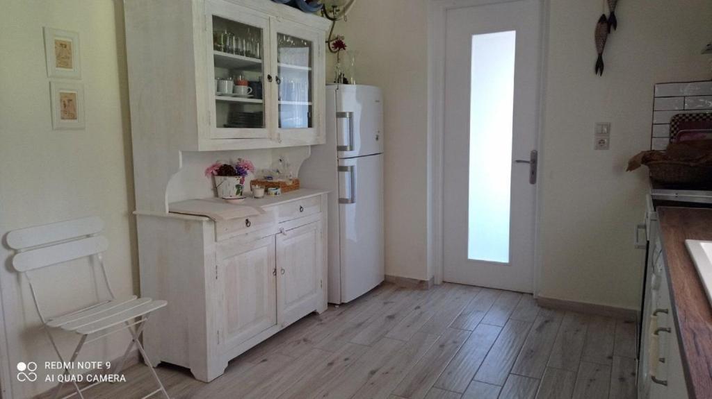 Kuchnia lub aneks kuchenny w obiekcie VILLA ANDRIANA