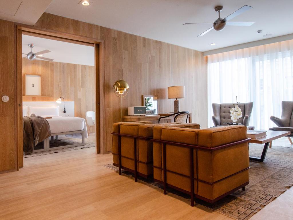 
Contemporary Master Suite
