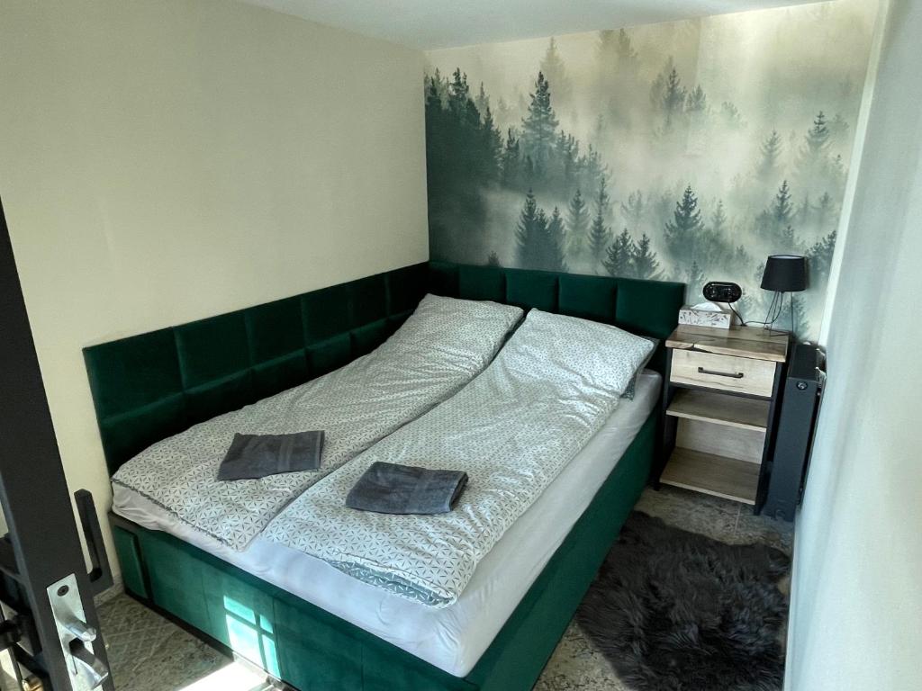 Posteľ alebo postele v izbe v ubytovaní Pod Koroną 5