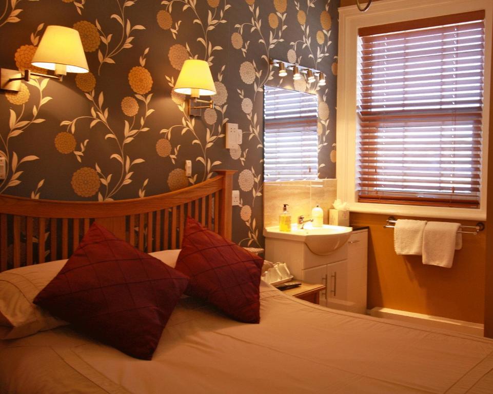 Brentwood Guest House - Small Double Room - Second Floor - Room 8