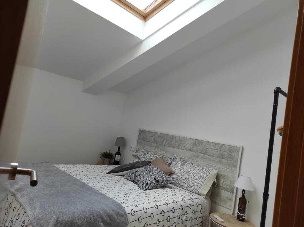 A bed or beds in a room at El Tesoro de Baco