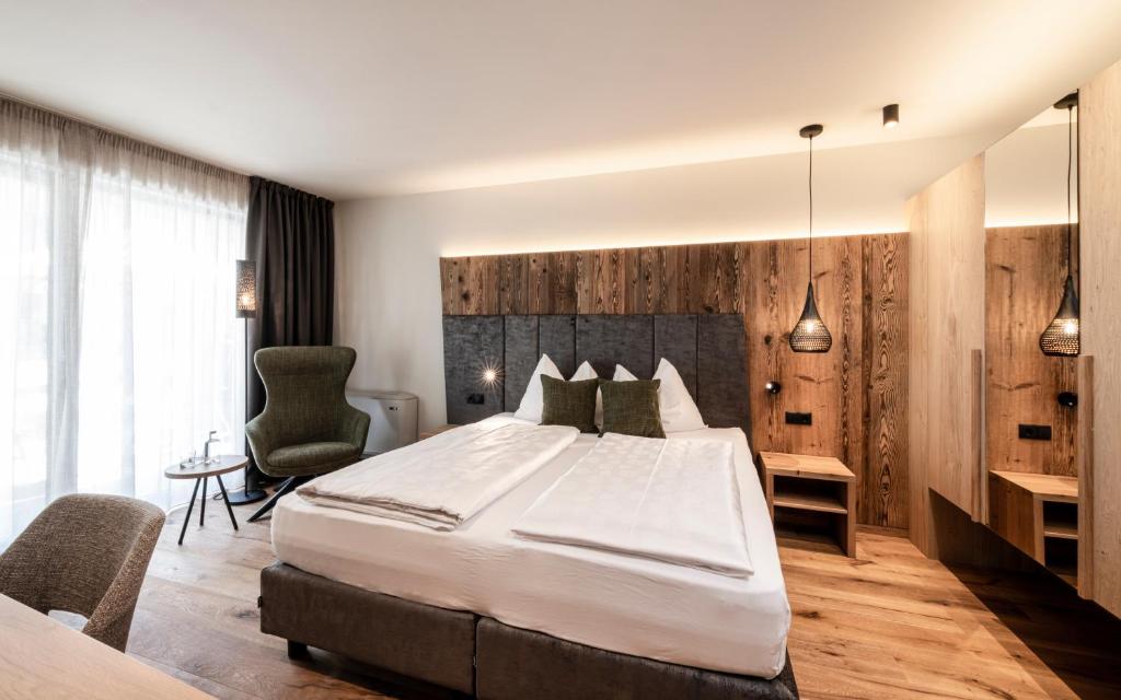 Postel nebo postele na pokoji v ubytování Hotel Klostersepp
