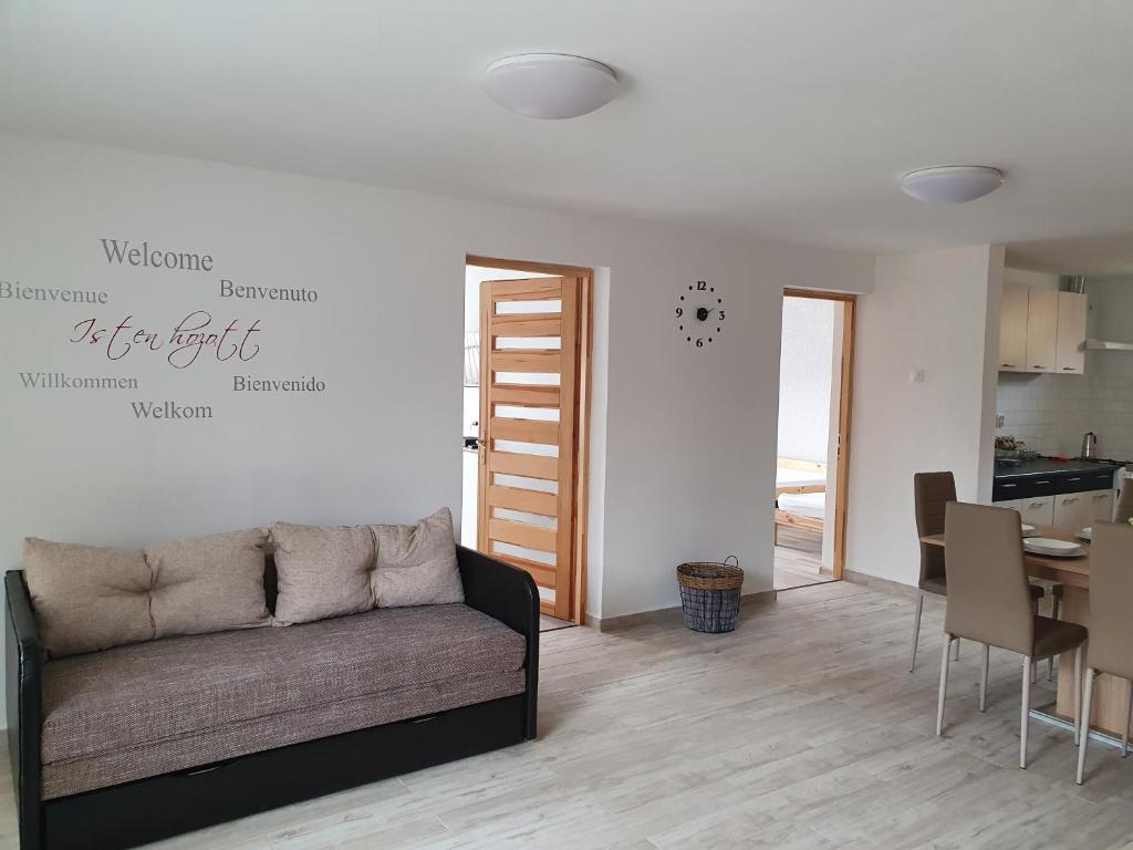 Família Apartman Cserkeszőlő - Twee Slaapkamers Appartement