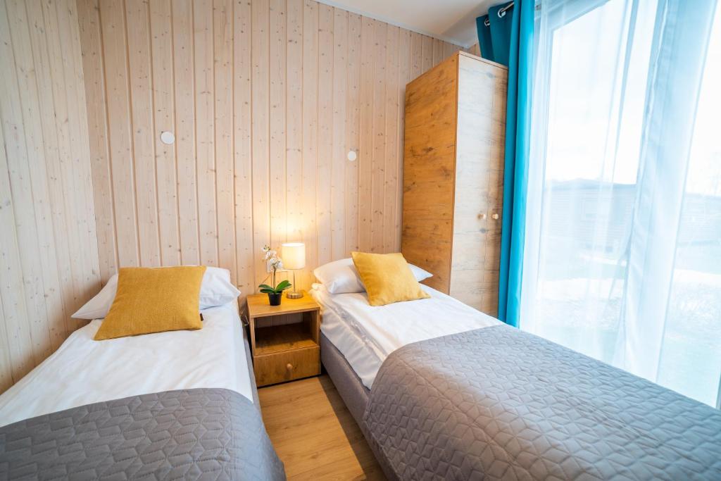 Posteľ alebo postele v izbe v ubytovaní Velo Camp nad jeziorem Dadaj