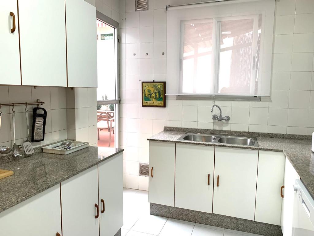 Kuchyň nebo kuchyňský kout v ubytování 2 Apartamento TERRAZA Free Wifi