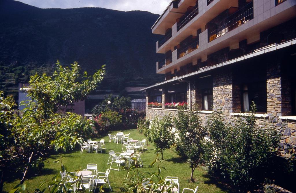 Nespecifikovaný výhled na hory nebo výhled na hory při pohledu z hotelu