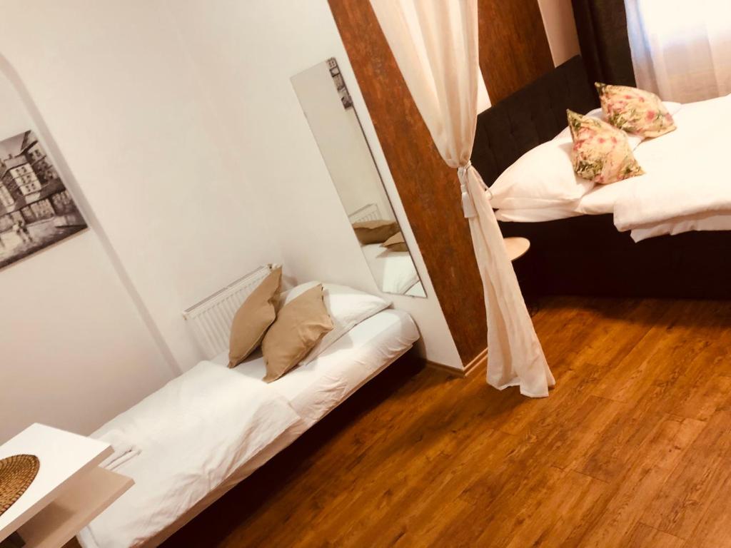 Postel nebo postele na pokoji v ubytování Luxury Apartments Zelny Trh 11