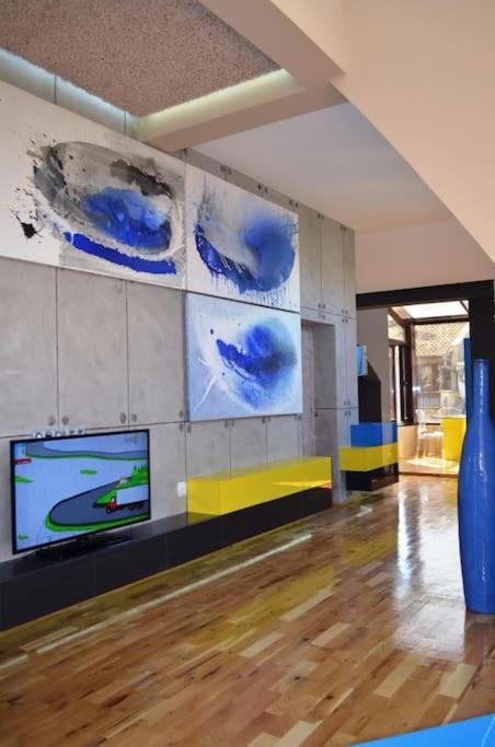 Art pent haus