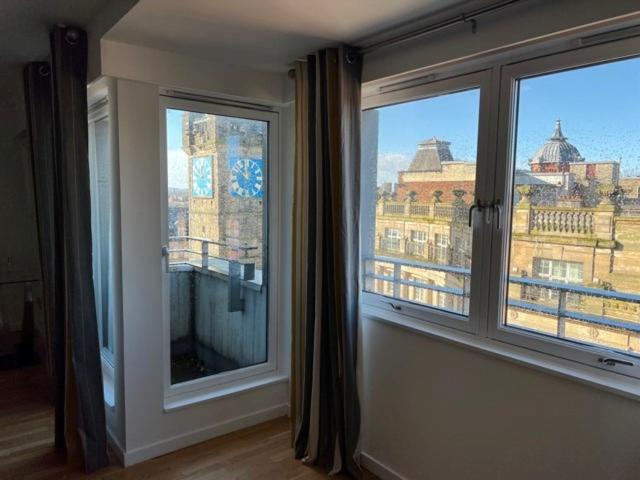 Fotografie z fotogalerie ubytování Modern & Spacious 2 bed Merchant City Apart-High St v destinaci Glasgow