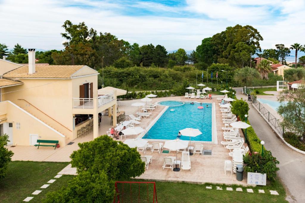 Bazén v ubytování Yianetta Hotel Apartments nebo v jeho okolí