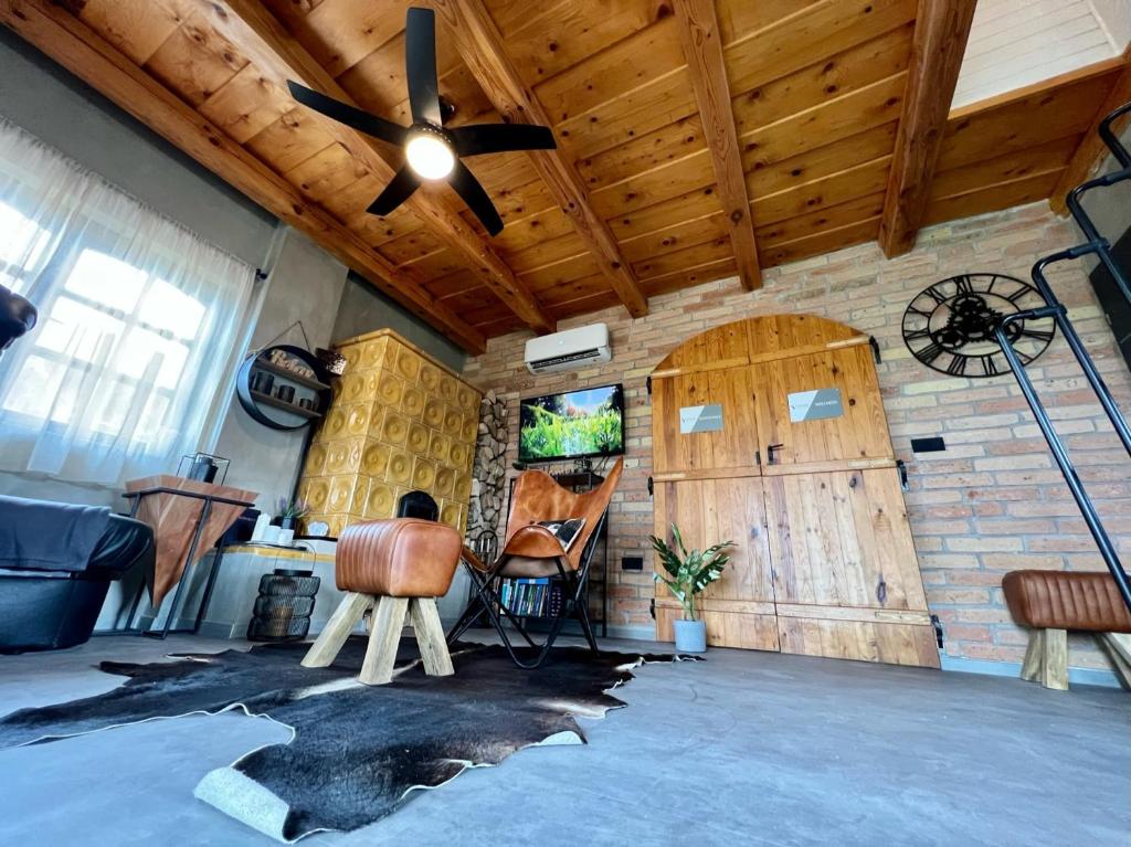 TV a/nebo společenská místnost v ubytování Völgyhíd Village Balaton