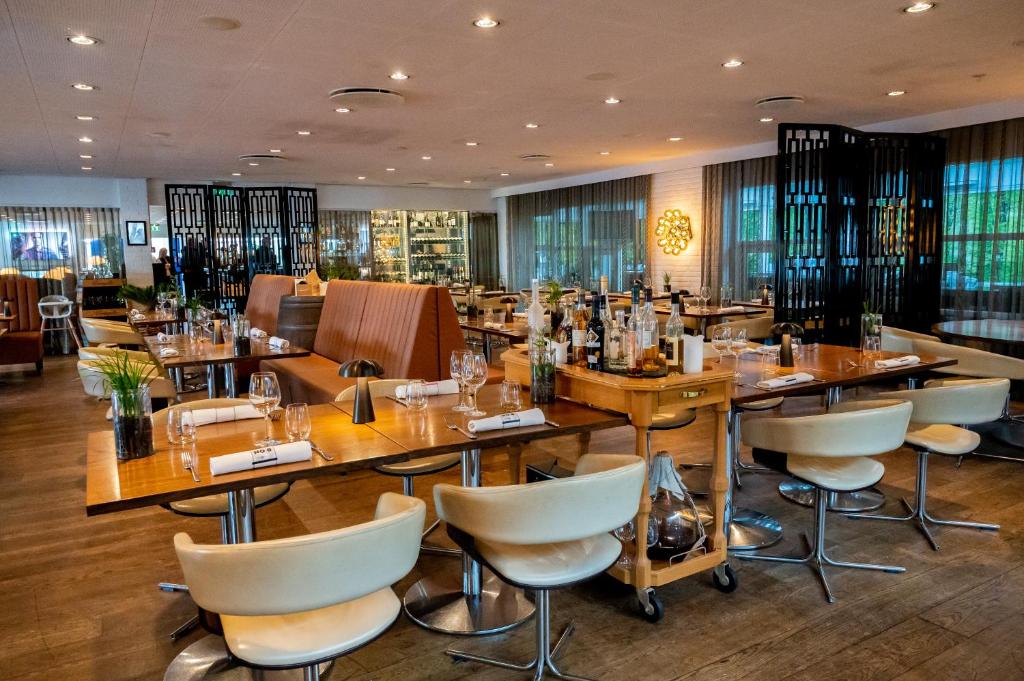 Reštaurácia alebo iné gastronomické zariadenie v ubytovaní Hotel Svanen Billund